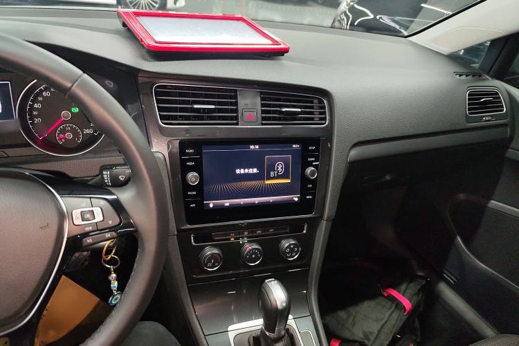 Used Volkswagen Golf 2019 1.8TSI Travel Edition Interior 2