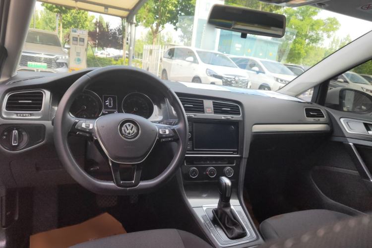Used Volkswagen Golf 2019 200TSI DSG Comfort & Ambition Edition China VI Standard Interior 2
