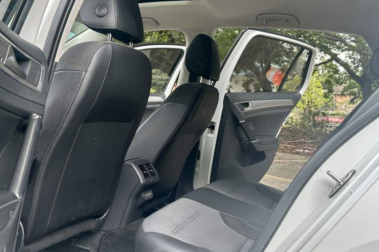 Used Volkswagen Golf 2019 280TSI DSG Comfort Version China VI Standard Interior 2