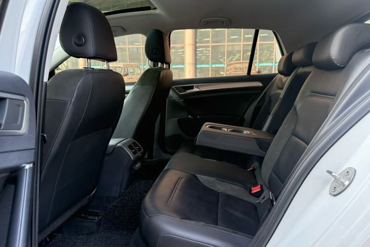 Used Volkswagen Golf 2019 280TSI DSG Comfort Version China VI Standard Interior 3