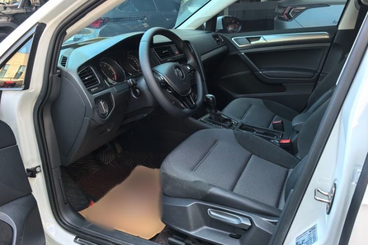 Used Volkswagen Golf 2019 280TSI DSG Comfort Version China VI Standard Interior 3