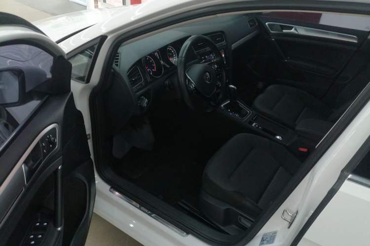 Used Volkswagen Golf 2019 280TSI DSG Comfort Version China VI Standard Interior 3