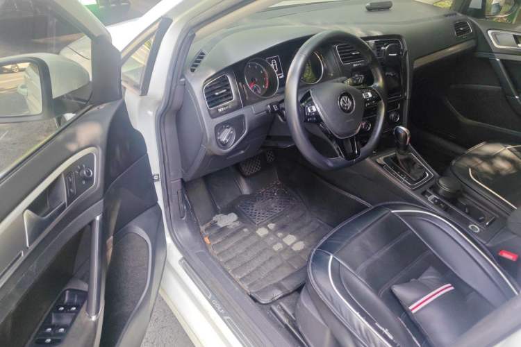 Used Volkswagen Golf 2019 200TSI DSG Comfort & Ambition Edition China VI Standard Interior 3