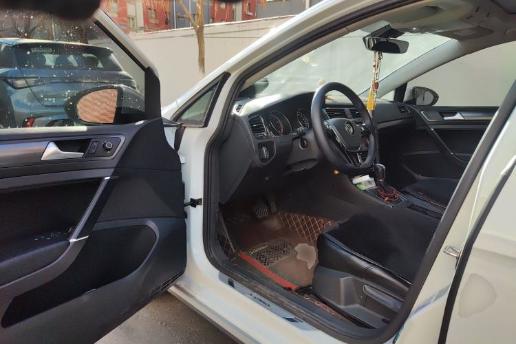 Used Volkswagen Golf 2019 1.8TSI Travel Edition Interior 3