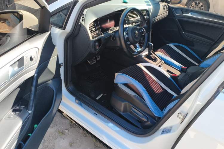 Used Volkswagen Golf 2019 280TSI DSG R-Line China VI Standard Interior 3