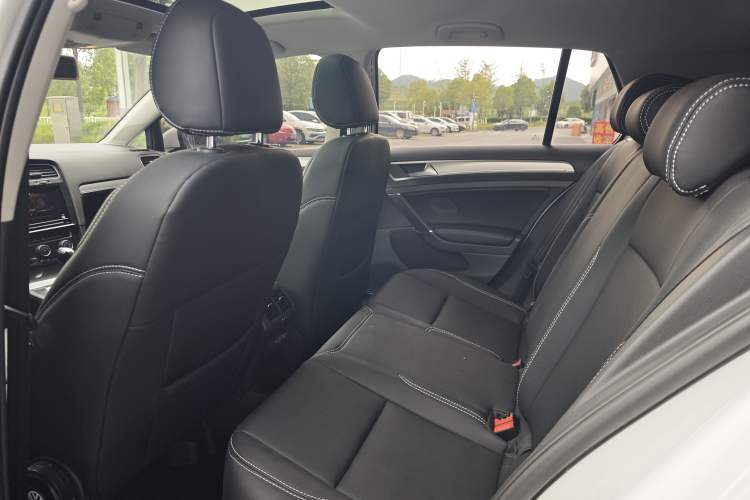 Used Volkswagen Golf 2019 200TSI DSG Comfort & Ambition Edition China VI Standard Interior 3