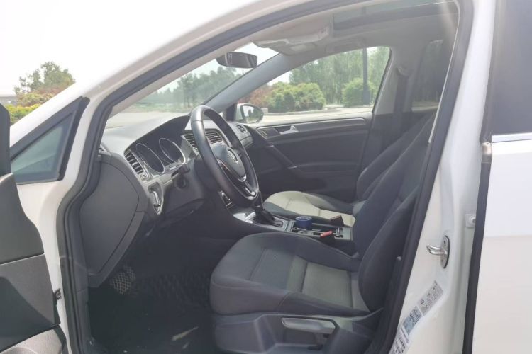 Used Volkswagen Golf 2019 1.8TSI Travel Edition Interior 3