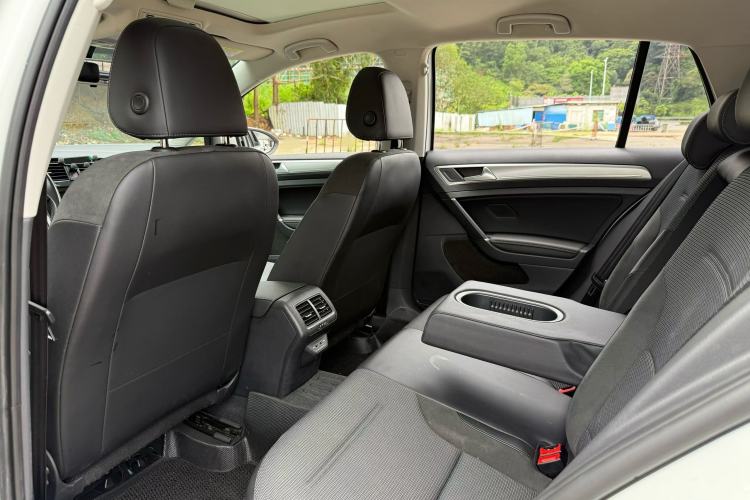 Used Volkswagen Golf 2019 280TSI DSG Comfort Version China VI Standard Interior 3