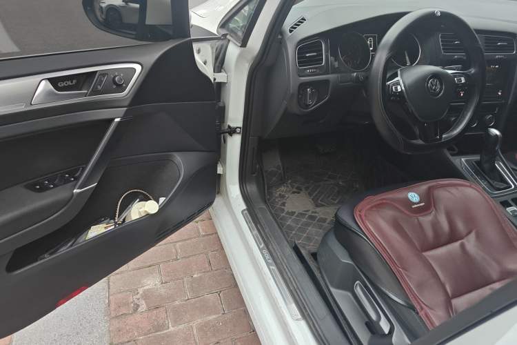 Used Volkswagen Golf 2019 200TSI DSG Comfort & Ambition Edition China VI Standard Interior 3