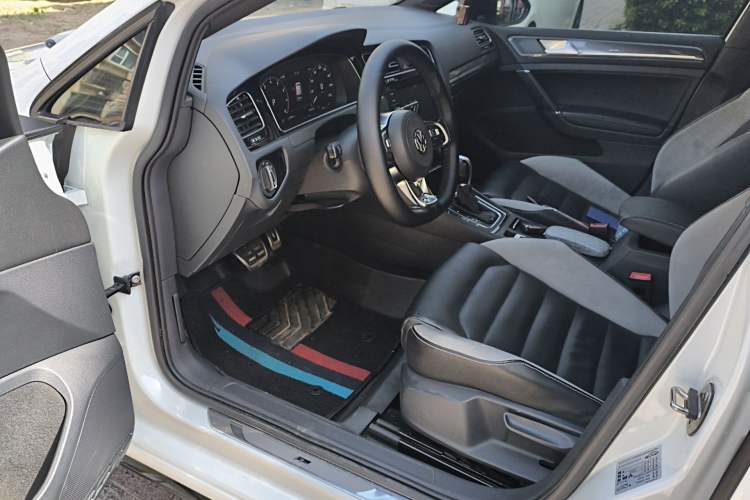 Used Volkswagen Golf 2019 280TSI DSG R-Line Model China V Standard Interior 3