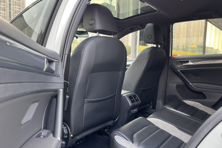 Used Volkswagen Golf 2019 280TSI DSG R-Line Model China V Standard Interior 3