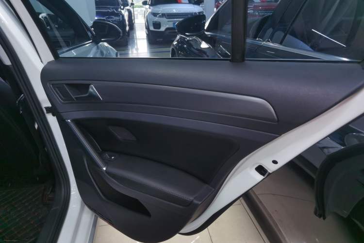 Used Volkswagen Golf 2019 1.8TSI Travel Edition Interior 3