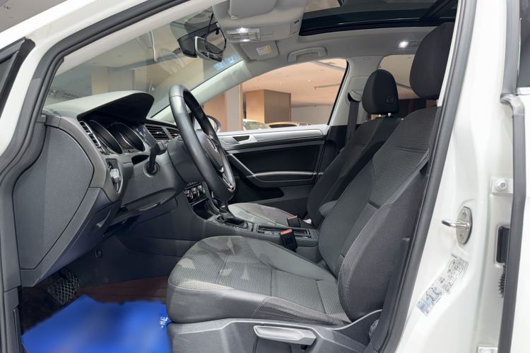 Used Volkswagen Golf 2019 1.8TSI Travel Edition Interior 3