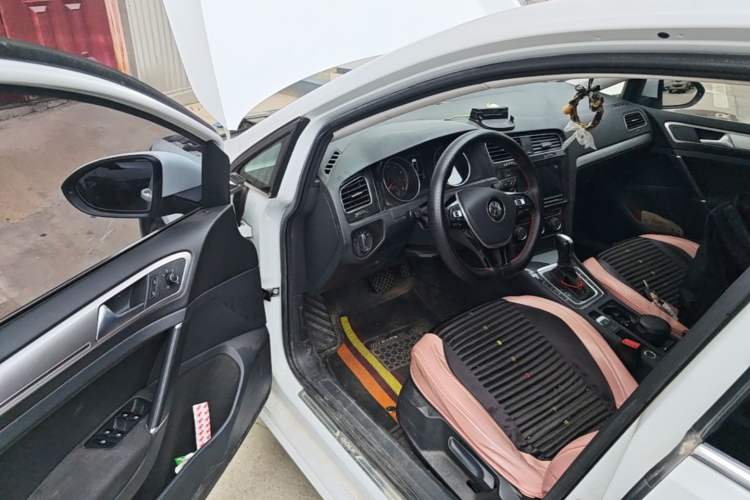 Used Volkswagen Golf 2019 200TSI DSG Comfort & Ambition Edition China VI Standard Interior 3