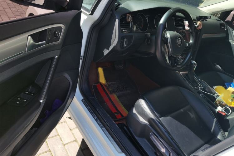 Used Volkswagen Golf 2019 200TSI DSG Comfort & Ambition Edition China VI Standard Interior 3