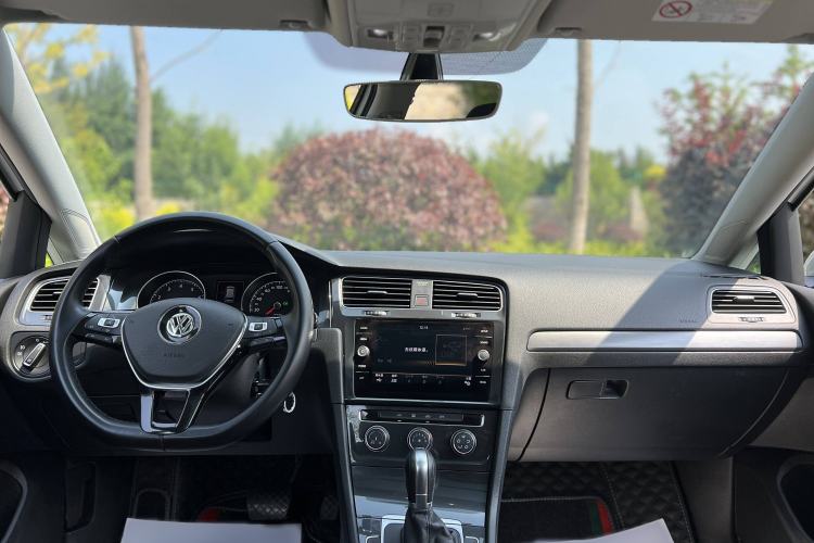 Used Volkswagen Golf 2019 1.8TSI Travel Edition Interior 3