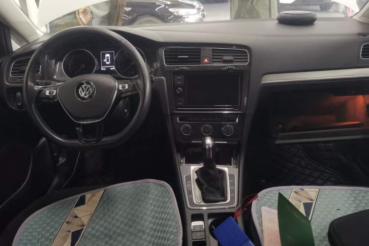 Used Volkswagen Golf 2019 200TSI DSG Comfort & Ambition Edition China VI Standard Interior 3
