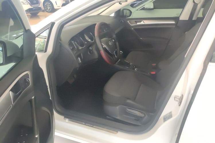Used Volkswagen Golf 2019 280TSI DSG Comfort Version China VI Standard Interior 3