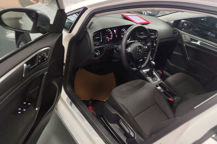 Used Volkswagen Golf 2019 1.8TSI Travel Edition Interior 3
