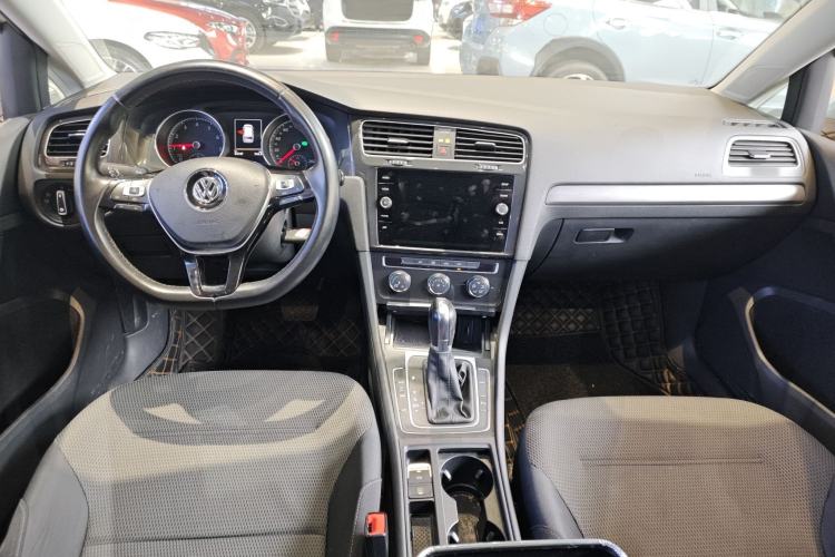 Used Volkswagen Golf 2019 1.8TSI Travel Edition Interior 3