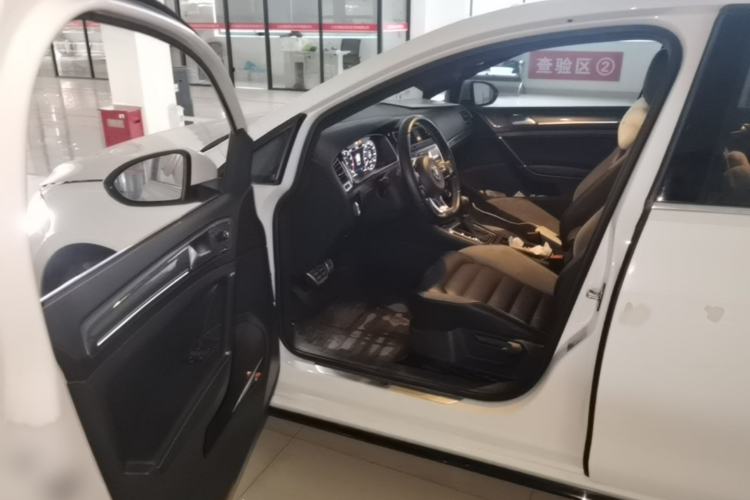 Used Volkswagen Golf 2019 280TSI DSG R-Line China VI Standard Interior 3