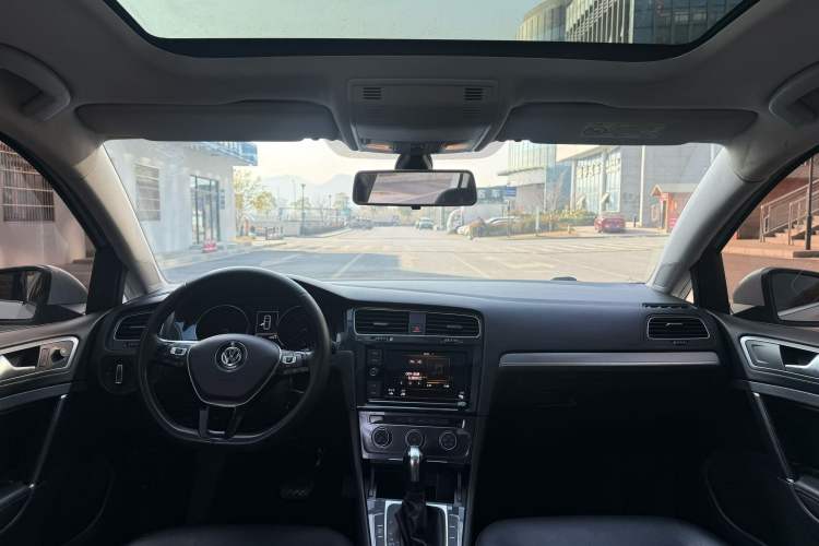 Used Volkswagen Golf 2019 280TSI DSG Comfort Version China VI Standard Interior 4