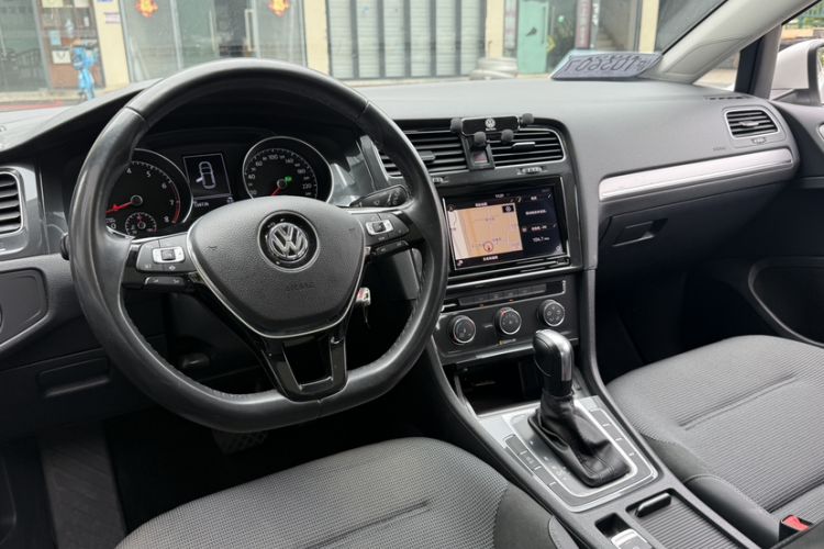 Used Volkswagen Golf 2019 280TSI DSG Comfort Version China VI Standard Interior 4