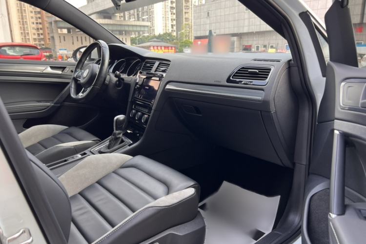 Used Volkswagen Golf 2019 280TSI DSG R-Line Model China V Standard Interior 4