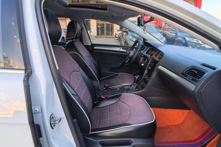 Used Volkswagen Golf 2019 200TSI DSG Comfort Version China VI Standard Interior 4