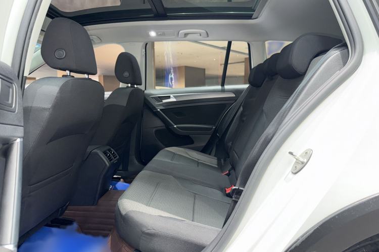 Used Volkswagen Golf 2019 1.8TSI Travel Edition Interior 4