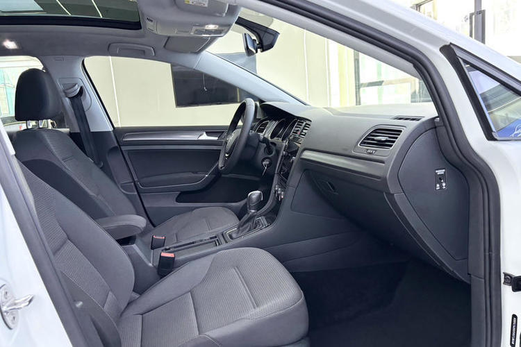 Used Volkswagen Golf 2019 1.8TSI Travel Edition Interior 4