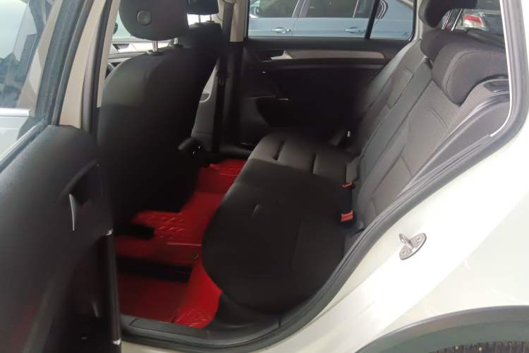 Used Volkswagen Golf 2019 1.8TSI Travel Edition Interior 4