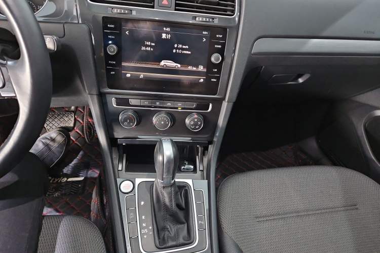 Used Volkswagen Golf 2019 1.8TSI Travel Edition Interior 4