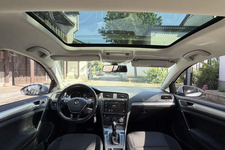 Used Volkswagen Golf 2019 200TSI DSG Comfort & Ambition Edition China VI Standard Interior 4