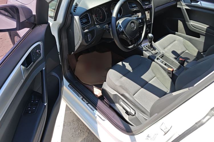 Used Volkswagen Golf 2019 280TSI DSG Comfort Version China VI Standard Interior 4