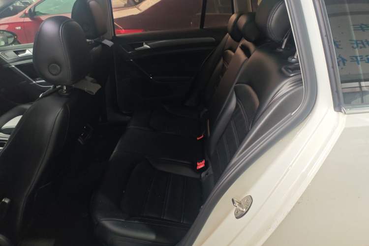 Used Volkswagen Golf 2019 1.8TSI Travel Edition Interior 4