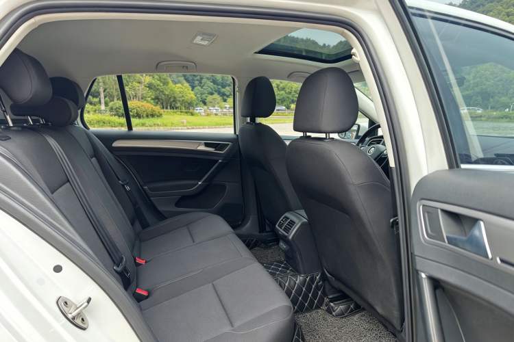 Used Volkswagen Golf 2019 200TSI DSG Comfort & Ambition Edition China VI Standard Interior 4