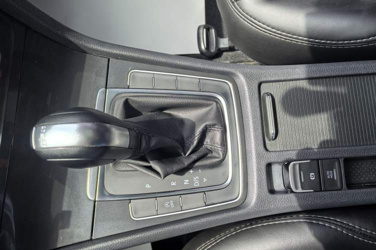 Used Volkswagen Golf 2019 200TSI DSG Comfort & Ambition Edition China VI Standard Interior 4