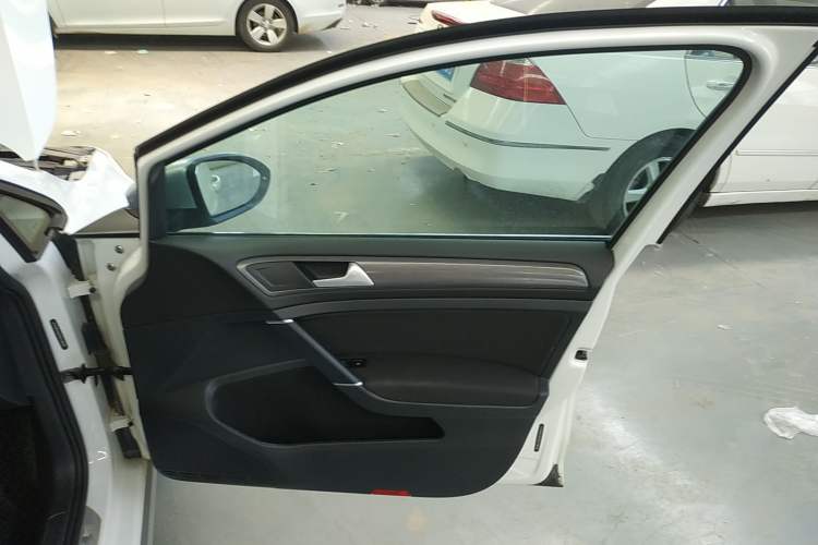 Used Volkswagen Golf 2019 1.8TSI Travel Edition Interior 5