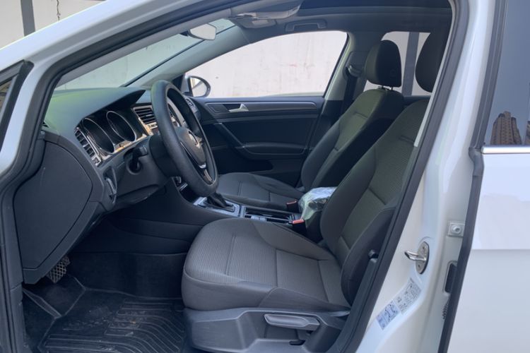 Used Volkswagen Golf 2019 1.8TSI Travel Edition Interior 5