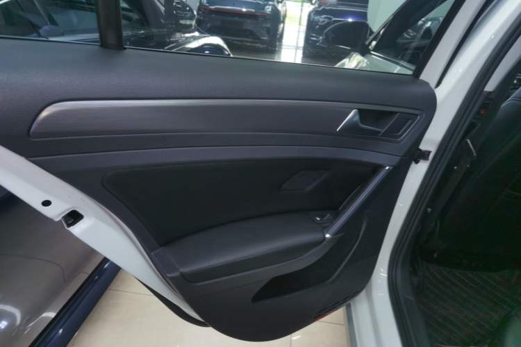 Used Volkswagen Golf 2019 1.8TSI Travel Edition Interior 5
