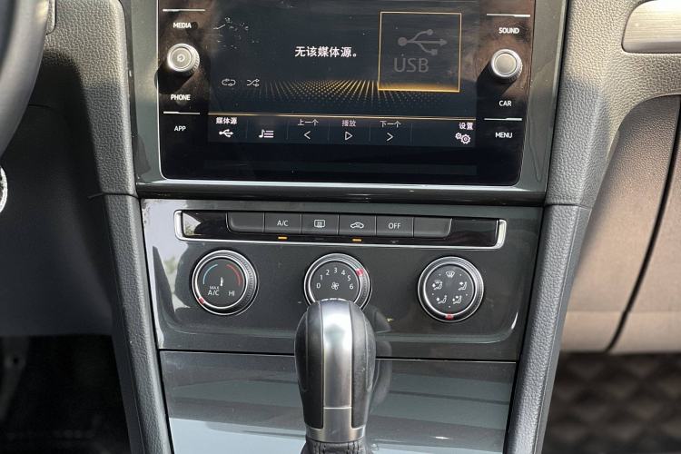 Used Volkswagen Golf 2019 1.8TSI Travel Edition Interior 5