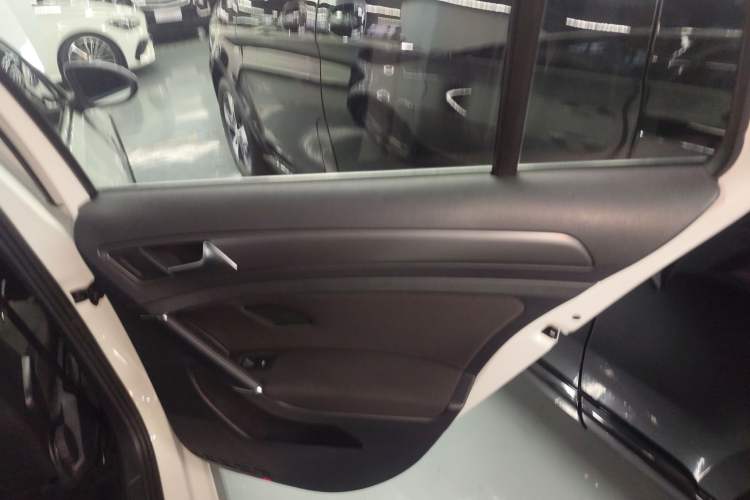 Used Volkswagen Golf 2019 1.8TSI Travel Edition Interior 6