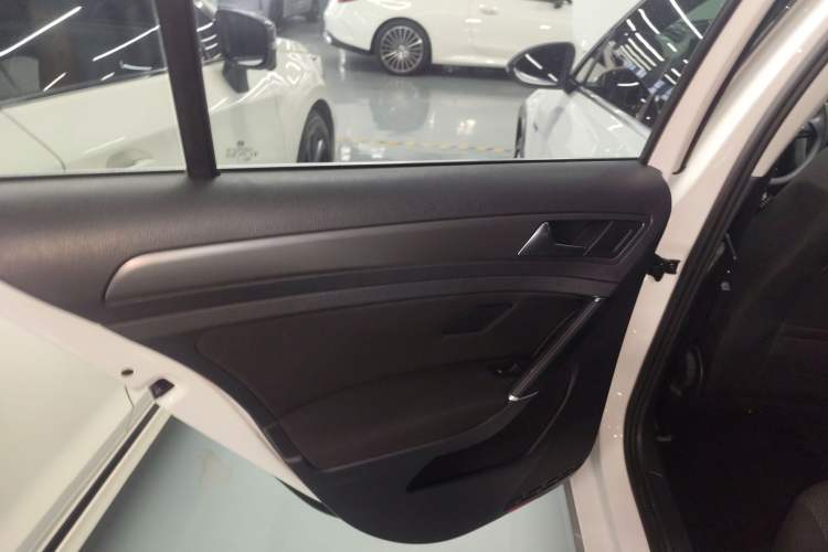 Used Volkswagen Golf 2019 1.8TSI Travel Edition Interior 8
