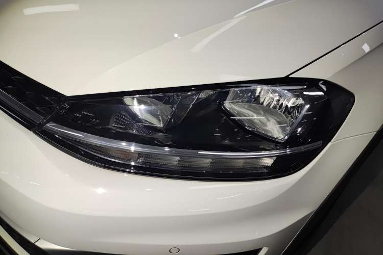 Used Volkswagen Golf 2019 1.8TSI Travel Edition Left Front Headlight