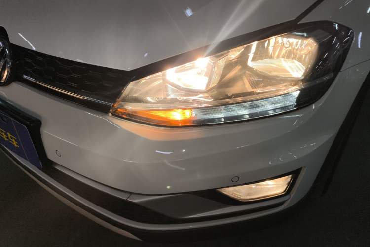 Used Volkswagen Golf 2019 1.8TSI Travel Edition Left Front Headlight