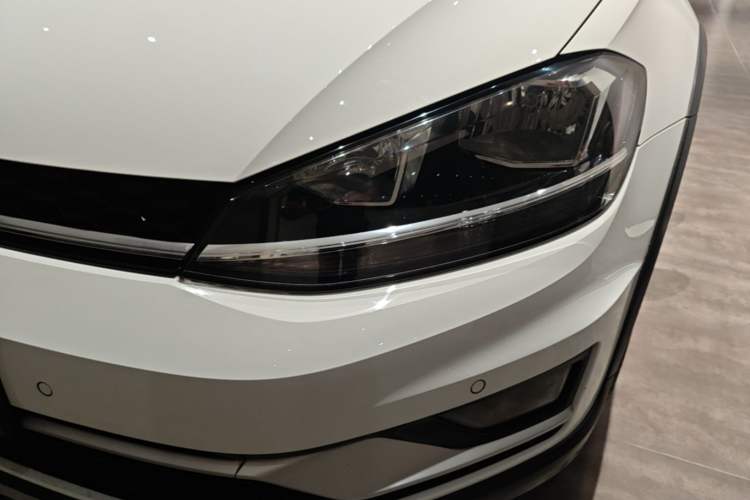 Used Volkswagen Golf 2019 1.8TSI Travel Edition Left Front Headlight