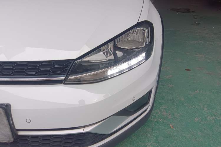 Used Volkswagen Golf 2019 1.8TSI Travel Edition Left Front Headlight