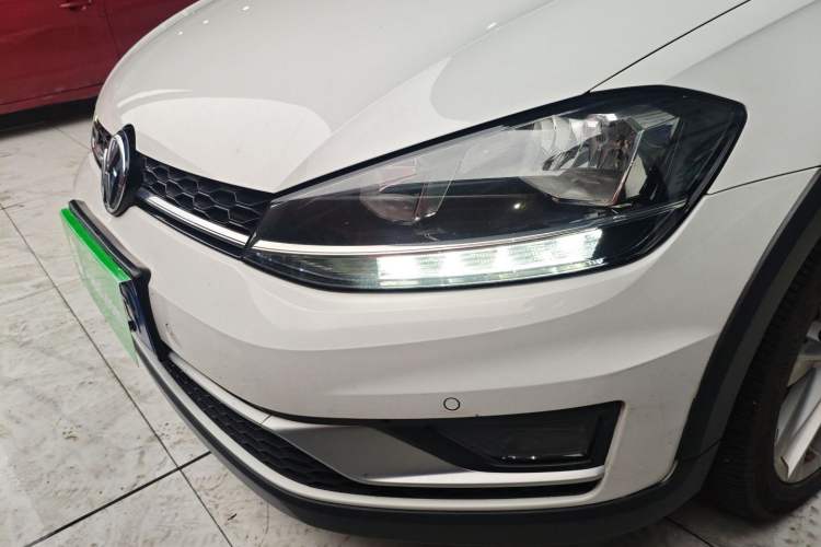 Used Volkswagen Golf 2019 1.8TSI Travel Edition Left Front Headlight