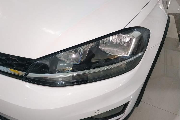 Used Volkswagen Golf 2019 1.8TSI Travel Edition Left Front Headlight
